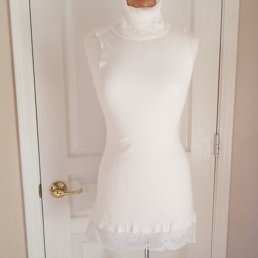 Apt. 9 Cream Sleeveless Turtleneck Tunic with Lace Hem